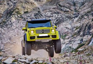 mercedes G wagon modified off road rocks