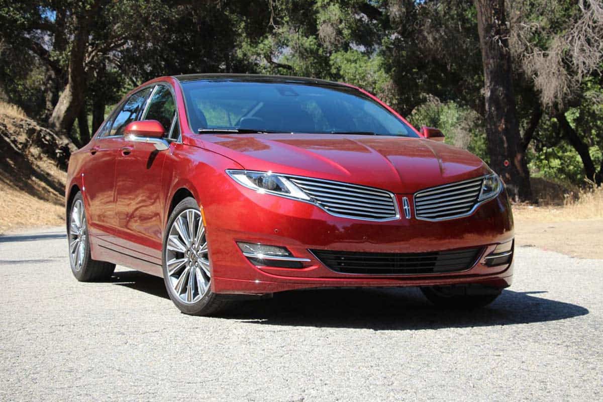 2015-lincoln-mkz(Car and Driver)