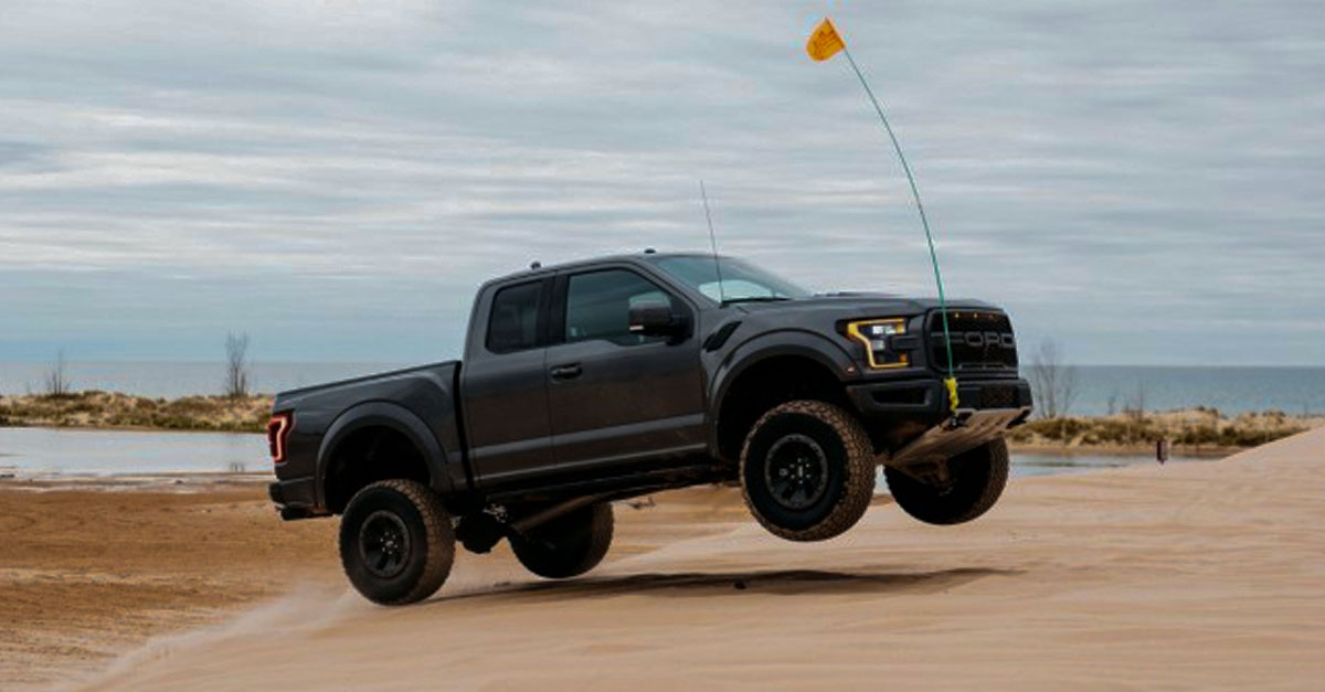 Best Classic And Powerful Pickup Trucks - 2018 Ford F-150 Raptor